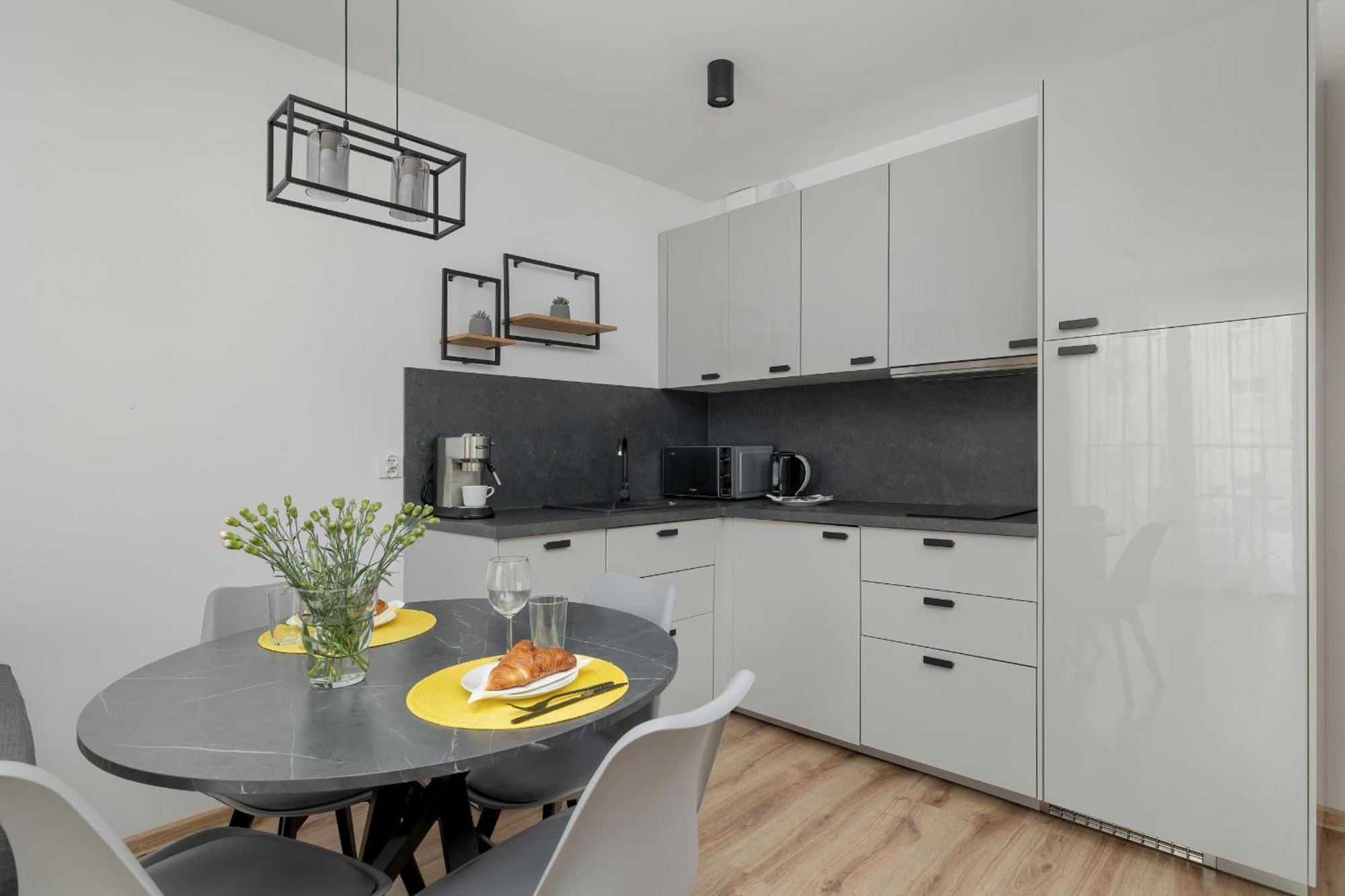 Apartament Exclusive And Modern Grey With Furnished Balcony In By Renters Kołobrzeg
