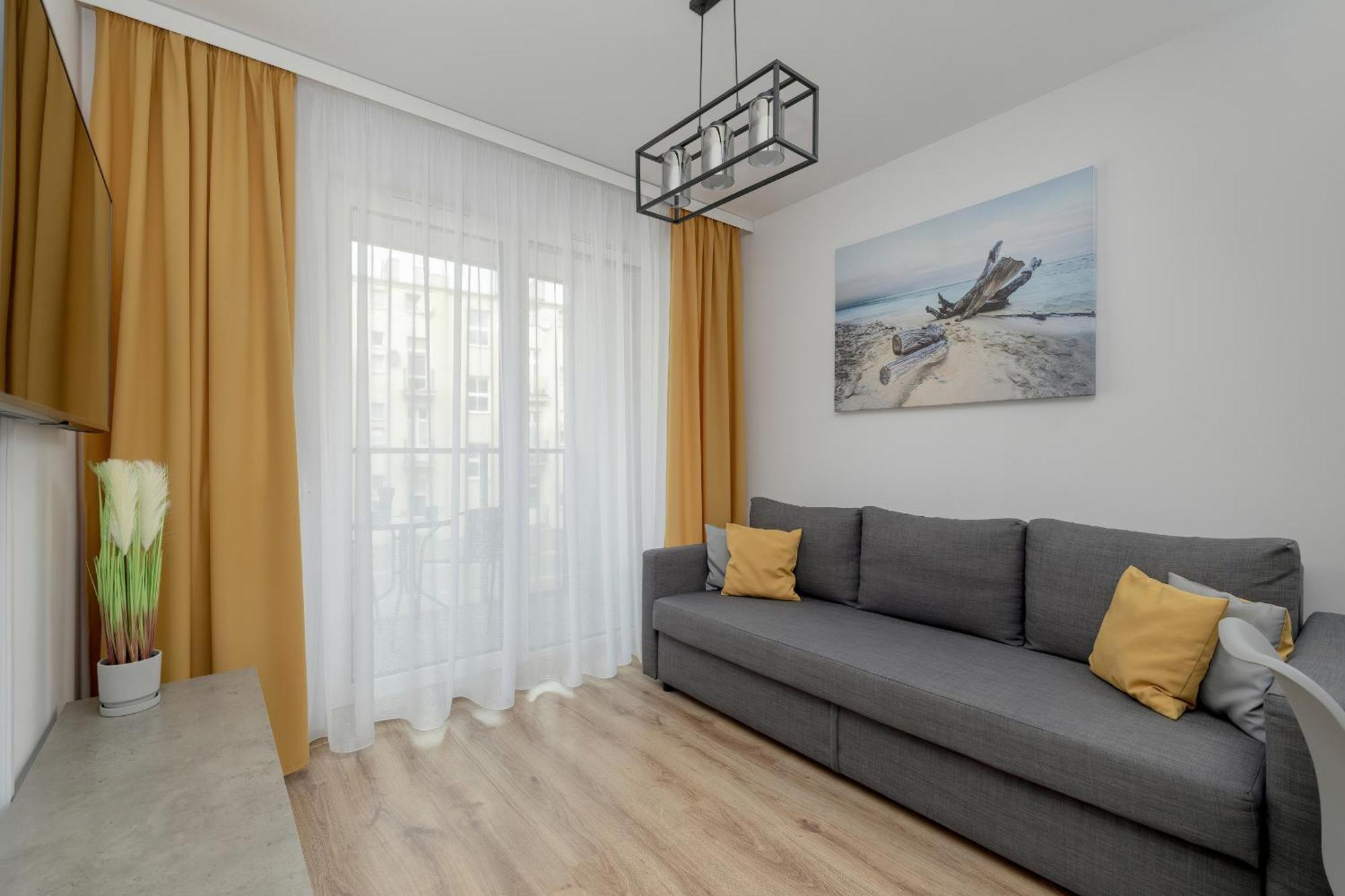 Exclusive And Modern Grey With Furnished Balcony In By Renters Kołobrzeg