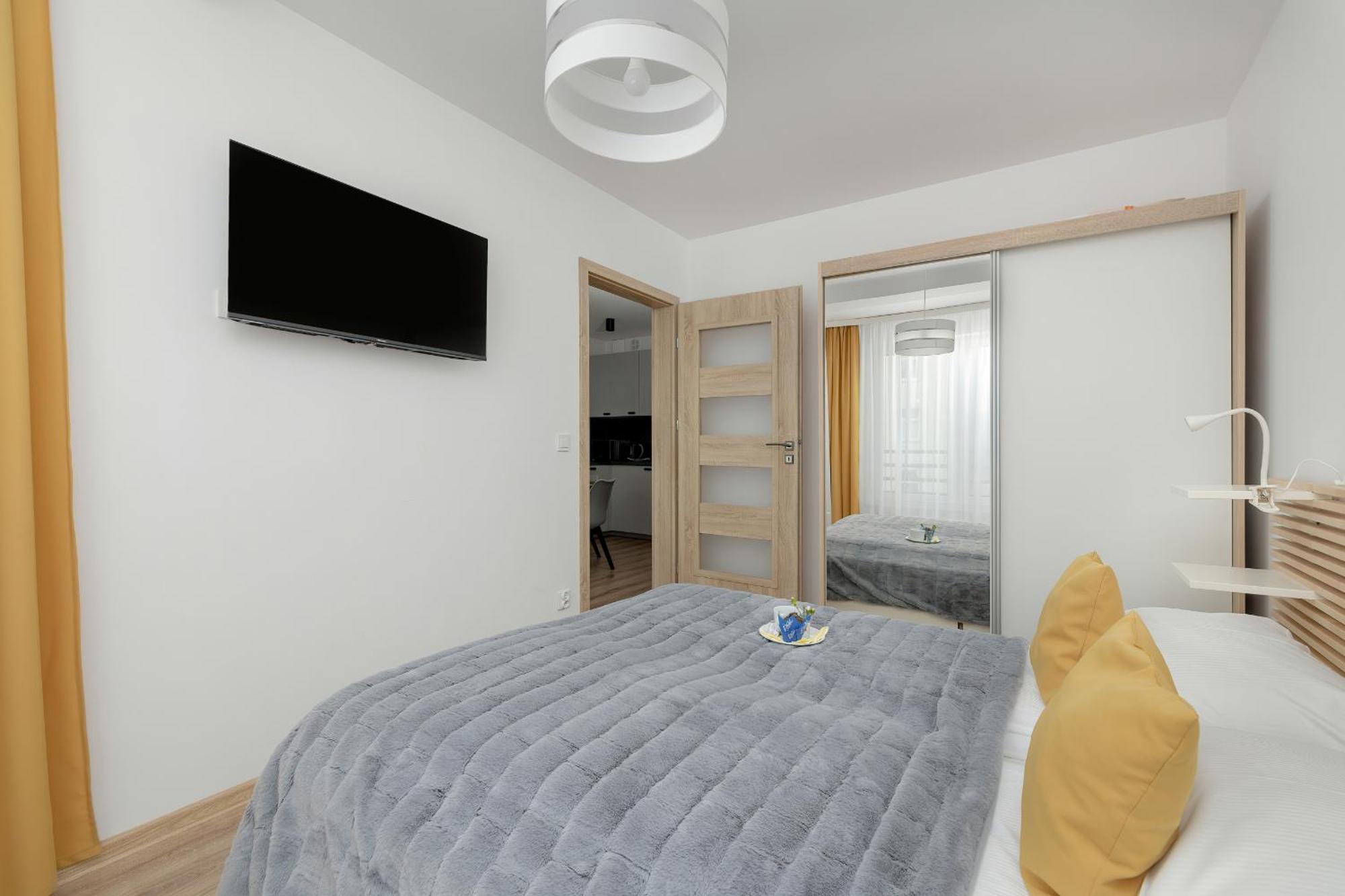 Exclusive And Modern Grey With Furnished Balcony In By Renters Apartament *