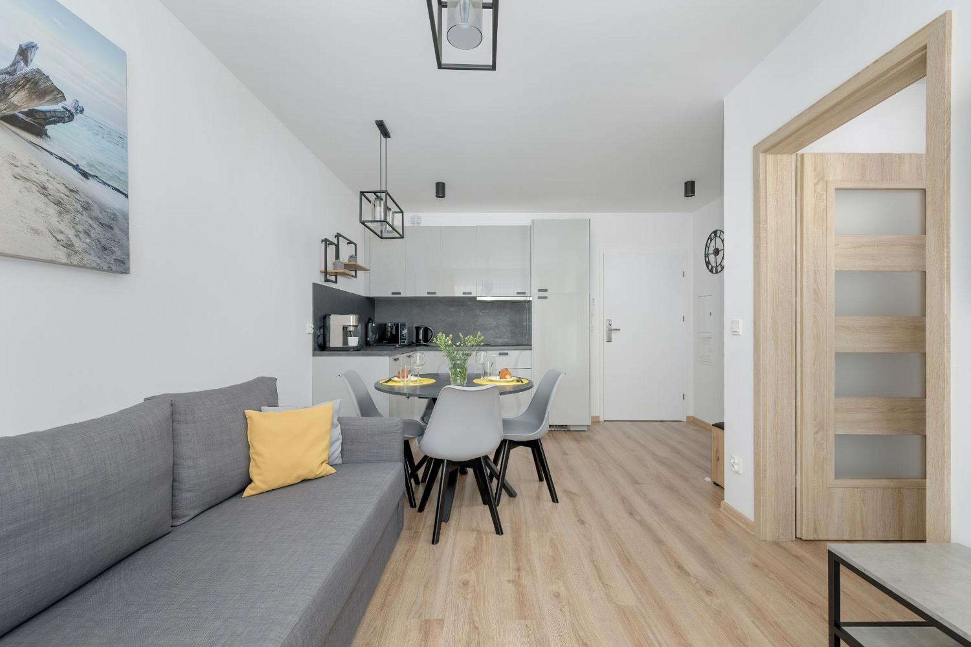 Exclusive And Modern Grey With Furnished Balcony In By Renters Apartament *