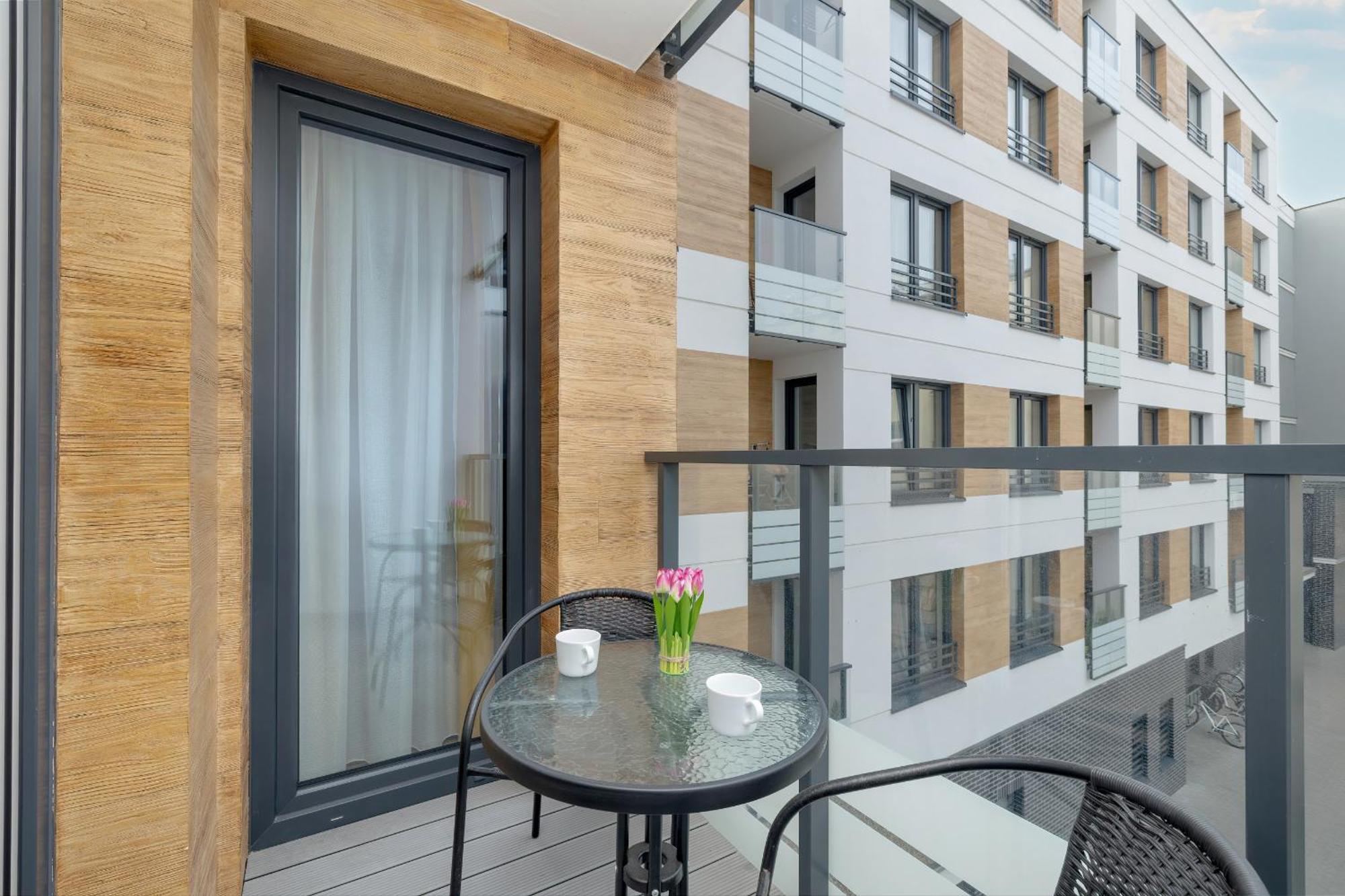Exclusive And Modern Grey With Furnished Balcony In By Renters Apartament